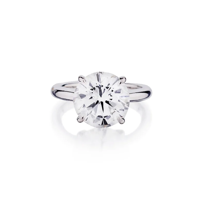 women’s vintage-style engagement rings-ROUND BRILLIANT CUT DIAMOND RING