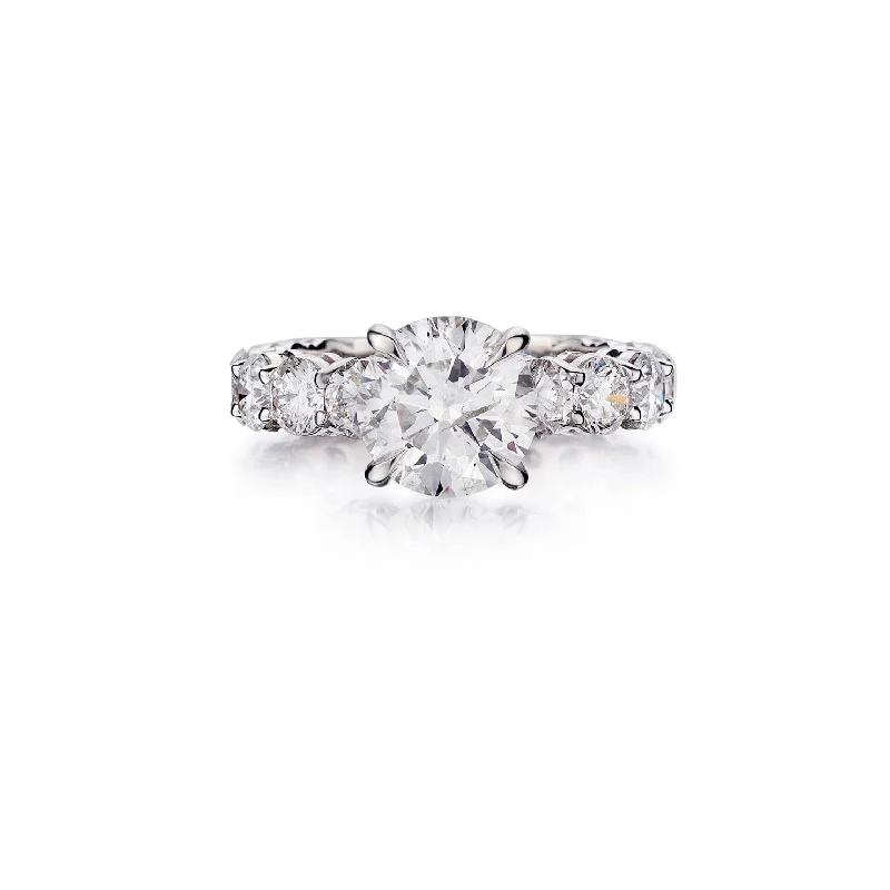 women’s luxury engagement rings with diamonds-Round Brilliant Cut Diamond Ring