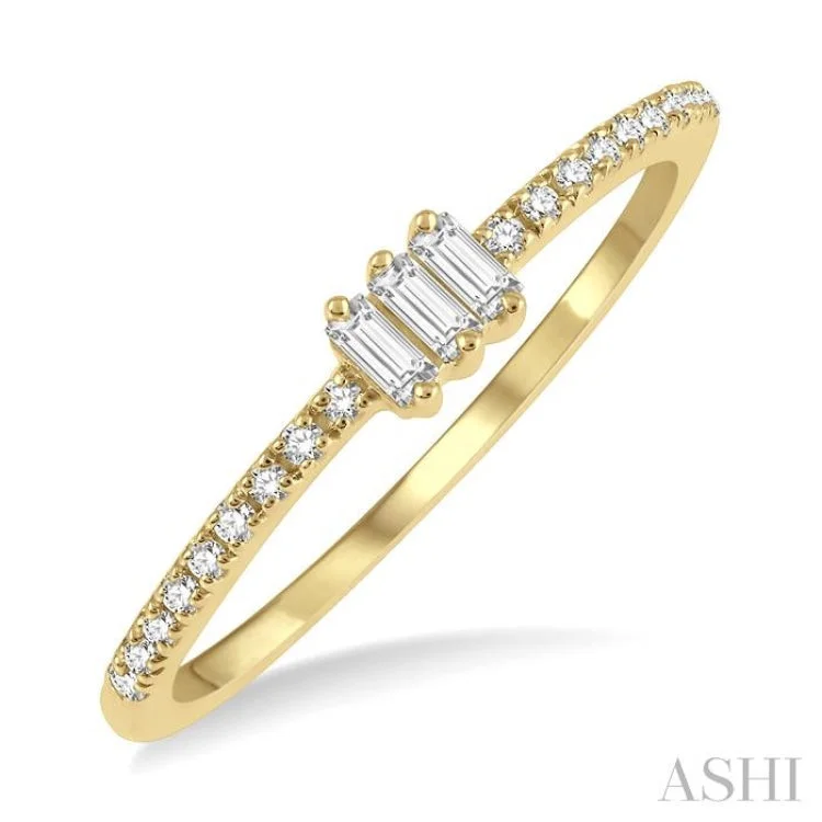 women’s signet rings-1/5 Ctw Baguette and Round Cut Diamond Petite Fashion Ring in 10K Yellow Gold