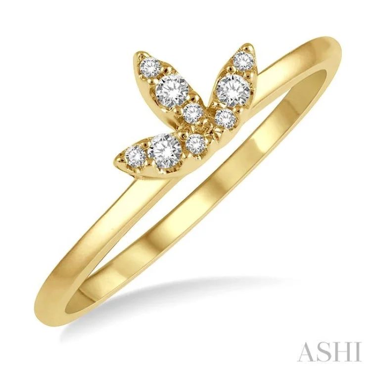 women’s adjustable gemstone rings-1/10 Ctw Tri Leaf Round Cut Diamond Petite Fashion Ring in 10K Yellow Gold