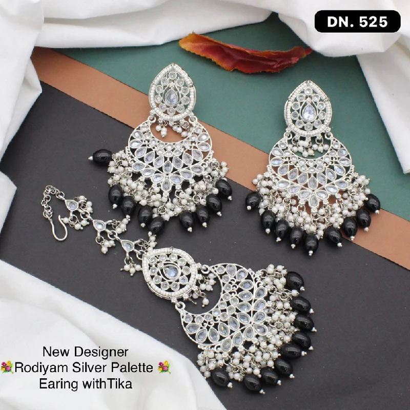 vintage earrings for women-Shree Chamunda Jewellers Silver Plated Earrings With Mangtikka